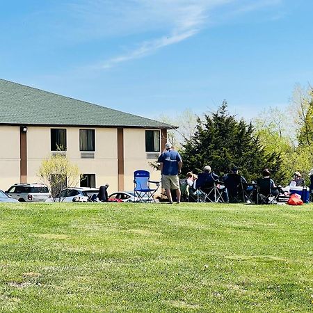 Pinckneyville Inn And Suites Экстерьер фото