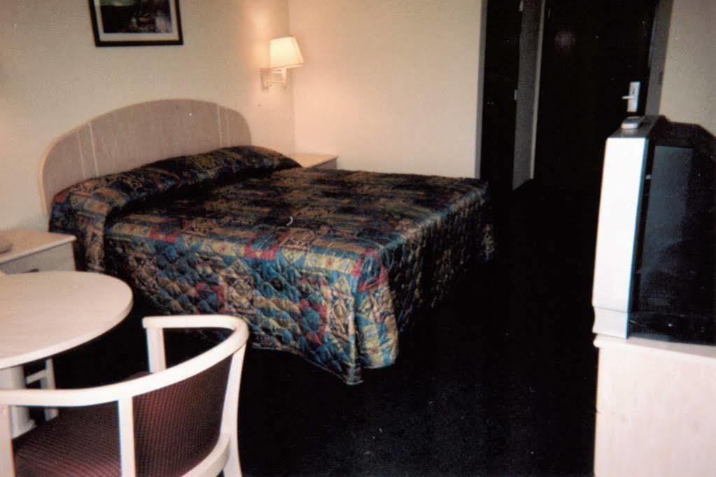 Pinckneyville Inn And Suites Экстерьер фото